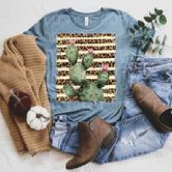 Tops - Fashion T-shirt with Western Graphic